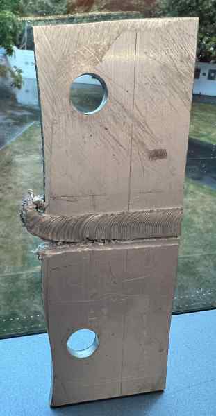 A welded plate seen from the front